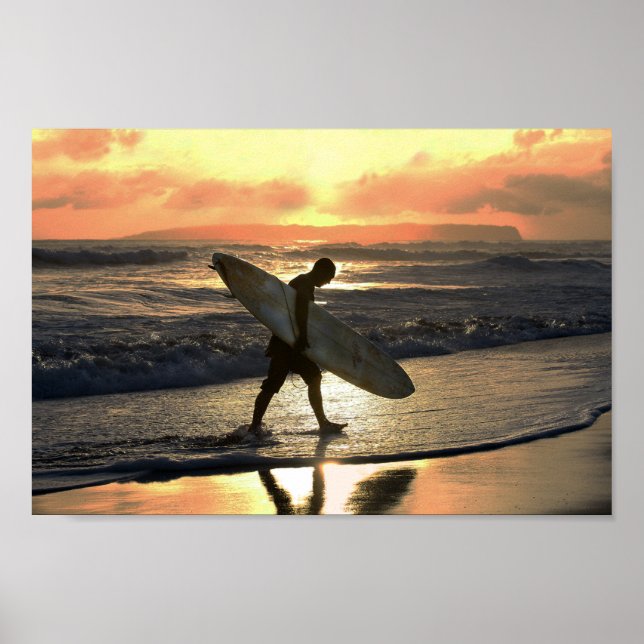 Poster Surfer hawaïen se dirigeant vers la maison (Devant)