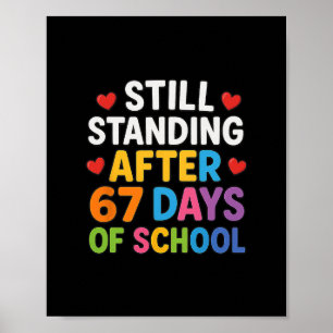 Poster Toujours debout après 67 jours d'école Mème drôle 