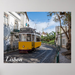 Poster Tramway jaune rétro dans la rue à Lisbonne, Portug