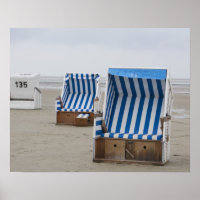 transats vides sur la plage