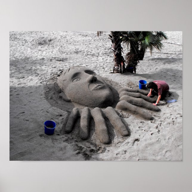 Poster Travail sur une sculpture de sable à Marbella (Devant)