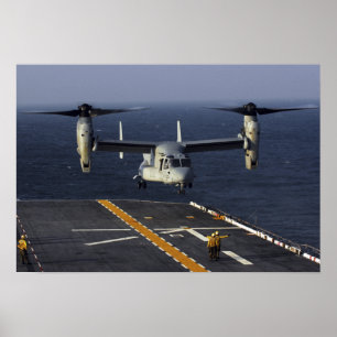 Poster Un aéronef V-22 Osprey se prépare à atterrir
