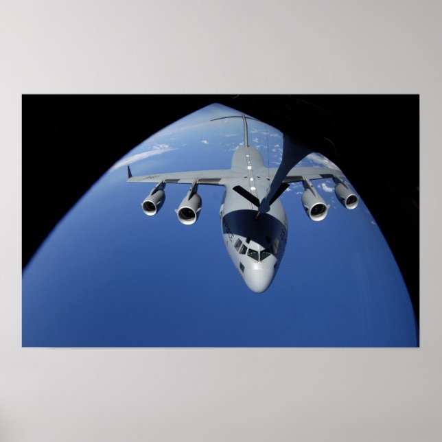 Poster Un C-17 Globemaster III reçoit du carburant 2 (Devant)