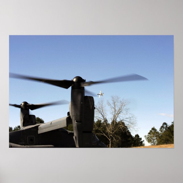 Poster Un CV-22 Osprey se prépare à décoller (Devant)
