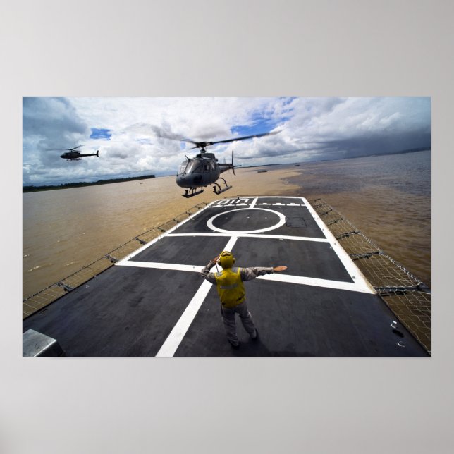 Poster Un Eurocopter brésilien se prépare à atterrir (Devant)