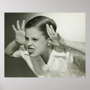 Poster Un garçon qui fait son visage