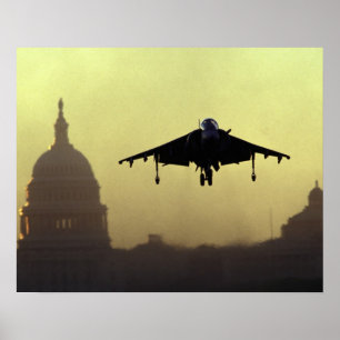 Poster Un jet Harrier sur le centre commercial à l'aube a