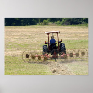 Poster Un jeune garçon conduisant un tracteur récoltant