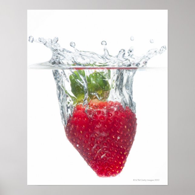 Poster Un jus de fraise biologique mûre éclaboussant (Devant)