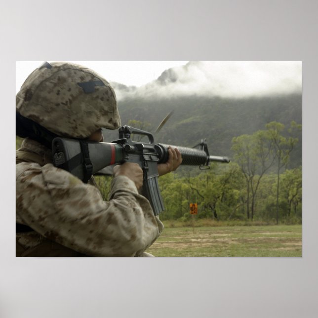 Poster Un Marine effectue des exercices (Devant)