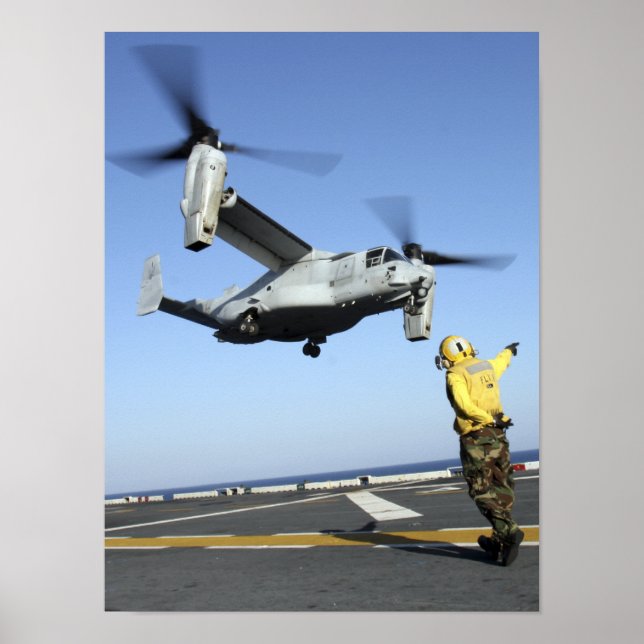 Poster Un MV-22 Osprey lance le USS Nassau (Devant)