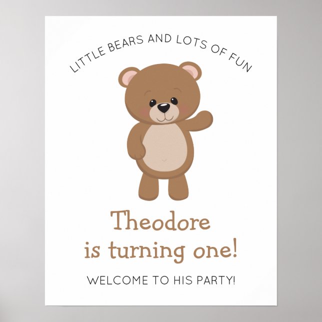 Poster Un Petit Ours Tourne Une Forêt Premier Anniversair (Devant)