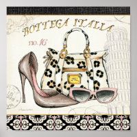 Une chaussure, un sac et une paire de lunettes