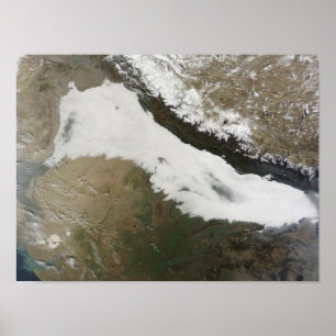 Poster Une épaisse rive de nuages bas