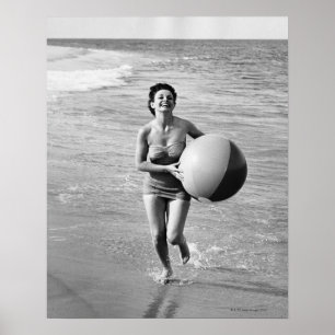 Poster Une femme avec un Beach Ball