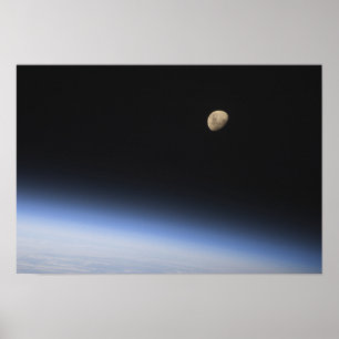 Poster Une lune géante visible au-dessus de l'atmosphère 