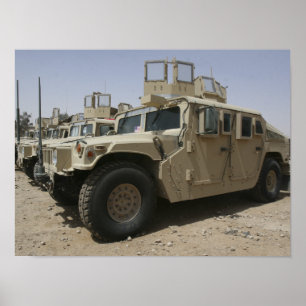 Poster Une rangée d'humvees de la politique militaire de 