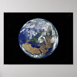 Poster Une Terre entièrement éclairée centrée sur l'Europ