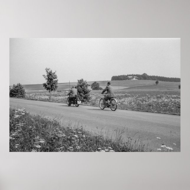 Poster Vélo de remorquage de moto noir et blanc 1968 (Devant)