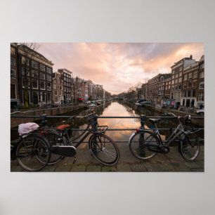 Poster Vélos au coucher du soleil à Amsterdam