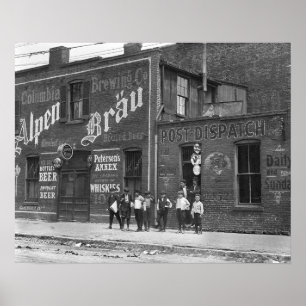 Poster Vendeurs de journaux en dehors d'une salle, 1910.