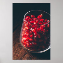 Verre plein de graines de grenade rouge