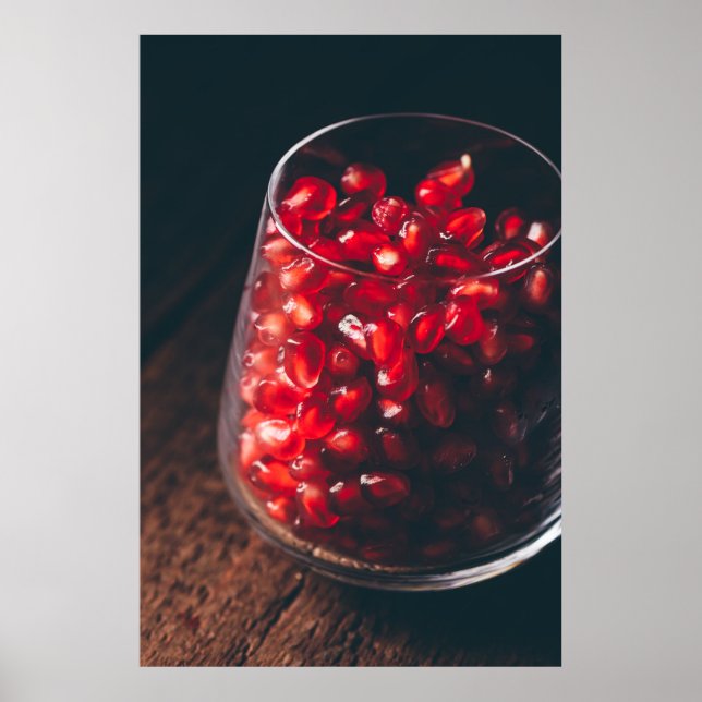 Poster Verre plein de graines de grenade rouge (Devant)