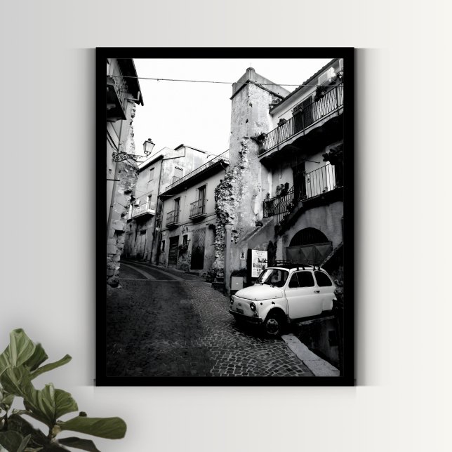 Poster Vielle ville italienne noire et blanche avec voitu (Créateur téléchargé)