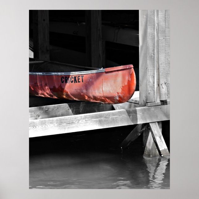 Poster Vieux canot rouge dans une maison de bateau en boi (Devant)