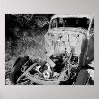 Voiture noire et blanche vieille malle sur le côté