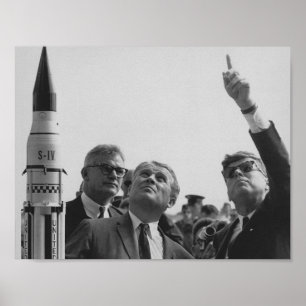 Poster Von Braun et JFK regardant vers le ciel