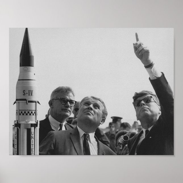 Poster Von Braun et JFK regardent vers le ciel (Devant)