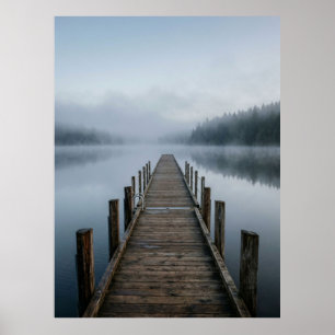 Poster Vue calme du quai en bois du lac Misty