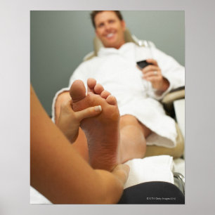 Poster Vue d'angle faible de l'homme recevant le massage