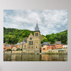 Poster Vue de l'ancienne église de Dinant depuis la riviè