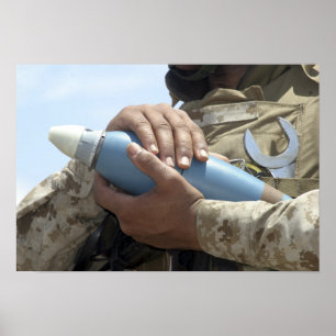 Poster Vue d'ensemble d'un soldat faisant crader une muni