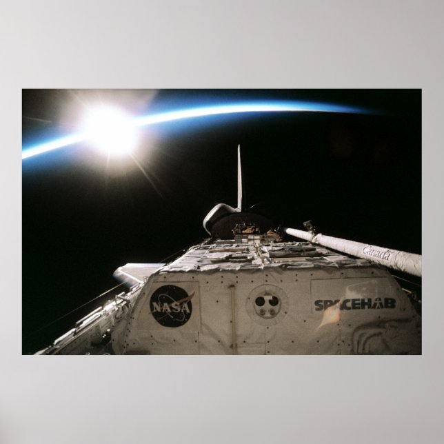 Poster Vue du lever du soleil à partir de Space Shuttle E (Devant)