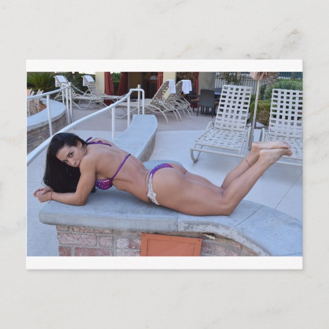 Postkarte Ana Cozar im Pool (Vorderseite)