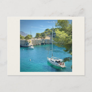 Postkarte mit Türkisbay und Segelboot-Fotografie