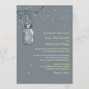 Pot de maçon et lucioles épousant des invitations