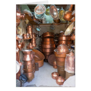 Pots en cuivre au marché