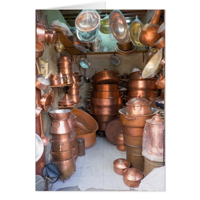 Pots en cuivre au marché (Devant)