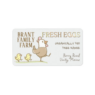 Poules de maman et poussins sur un étiquette en ca
