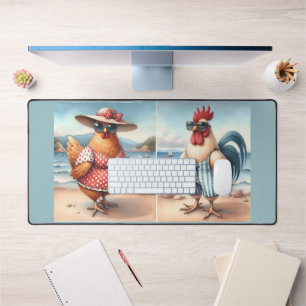 Poulets en maillots de bain en bord de mer