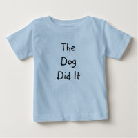 LE CHIEN A FAIT LA T-SHIRT DE L'ENFANT