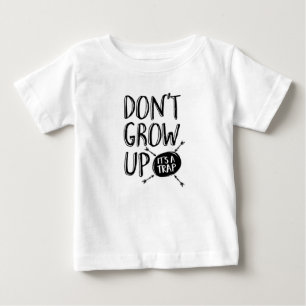 Pour Bébé Ne grandissez pas, il est un T-shirt d'enfants de