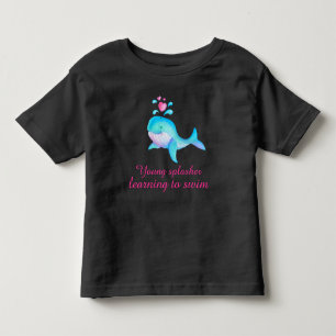 Pour Les Tous Petits Mignonne jeune fille en splasher t-shirt de balein