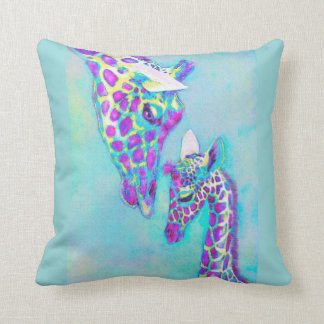 pourpre et coussin de girafes d'aqua