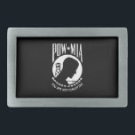 POW-MIA-Flagge: Vermisste Soldaten des Vietnamkrie Rechteckige Gürtelschnalle<br><div class="desc">Mitten im Vietnamkrieg sehnte sich eine Nation nach Antworten. Die Familien in ganz Amerika hielten an Hoffnung fest und verzweifelt nach den Nachrichten ihrer Angehörigen, die in Aktion vermisst sind. Eine Frau, deren Ehemann ein Marinepilot war, verlor über den Himmel Südostasiens und empfand die große Notwendigkeit eines Symbols, einer visuellen...</div>