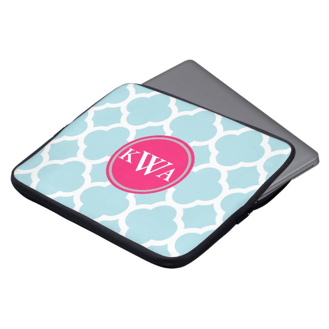 Powder Blue Quatrefoil Fancy Label Monogram Laptopschutzhülle (Vorne Oben)